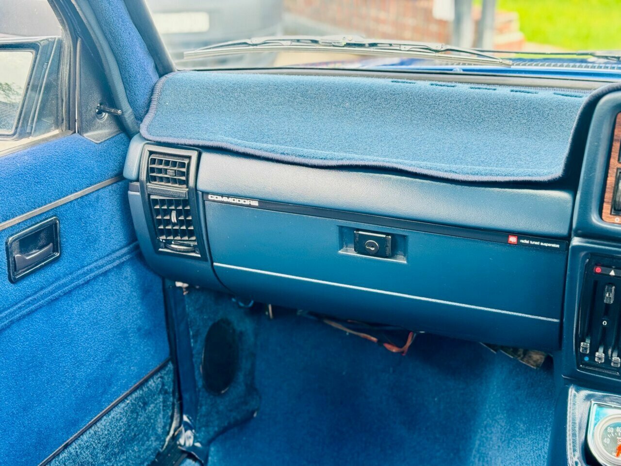 1983 HOLDEN COMMODORE VH SLE MAN 4SP 5.0 SEDAN