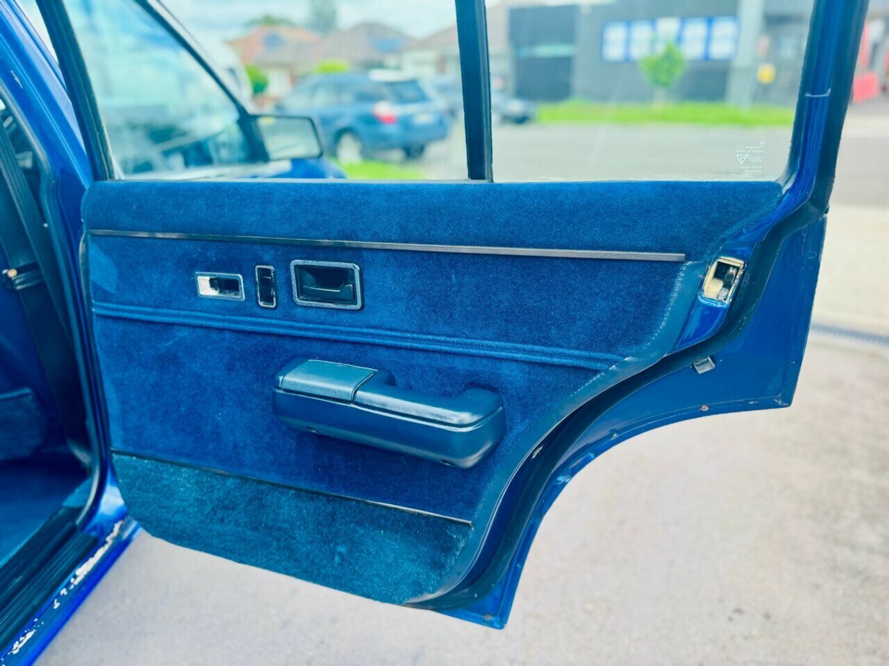 1983 HOLDEN COMMODORE VH SLE MAN 4SP 5.0 SEDAN