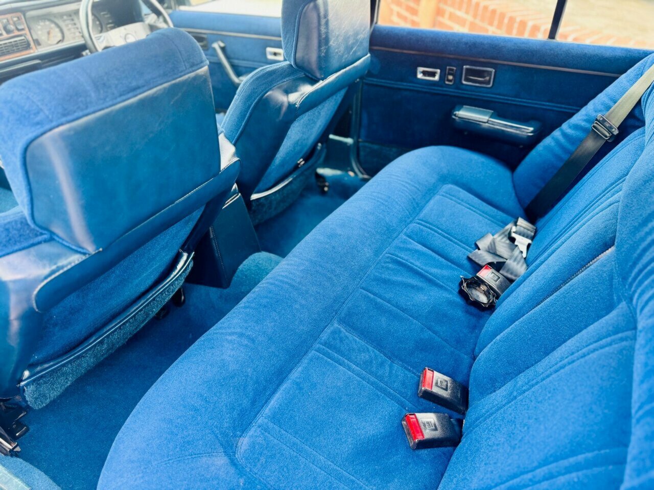 1983 HOLDEN COMMODORE VH SLE MAN 4SP 5.0 SEDAN