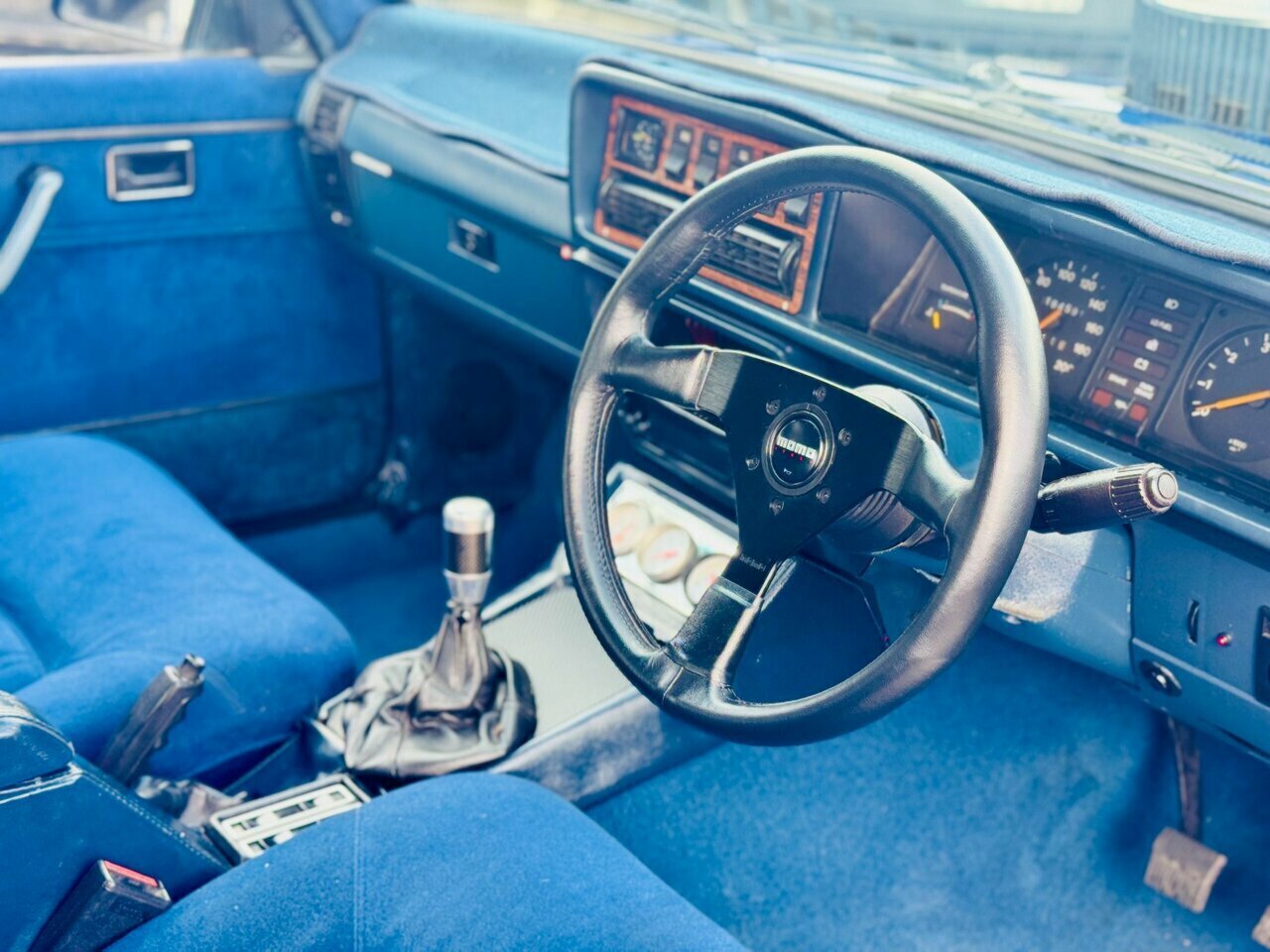 1983 HOLDEN COMMODORE VH SLE MAN 4SP 5.0 SEDAN
