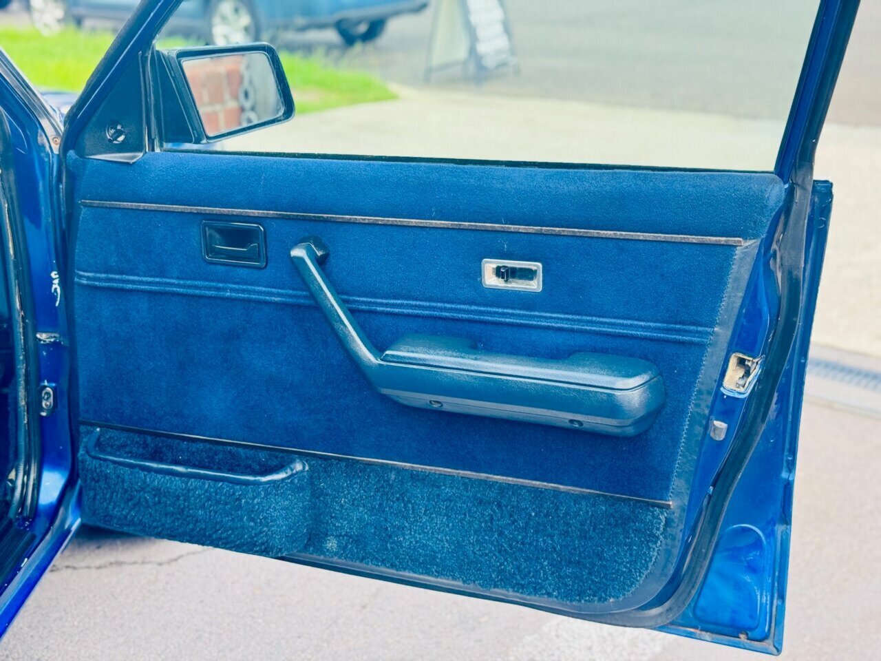 1983 HOLDEN COMMODORE VH SLE MAN 4SP 5.0 SEDAN