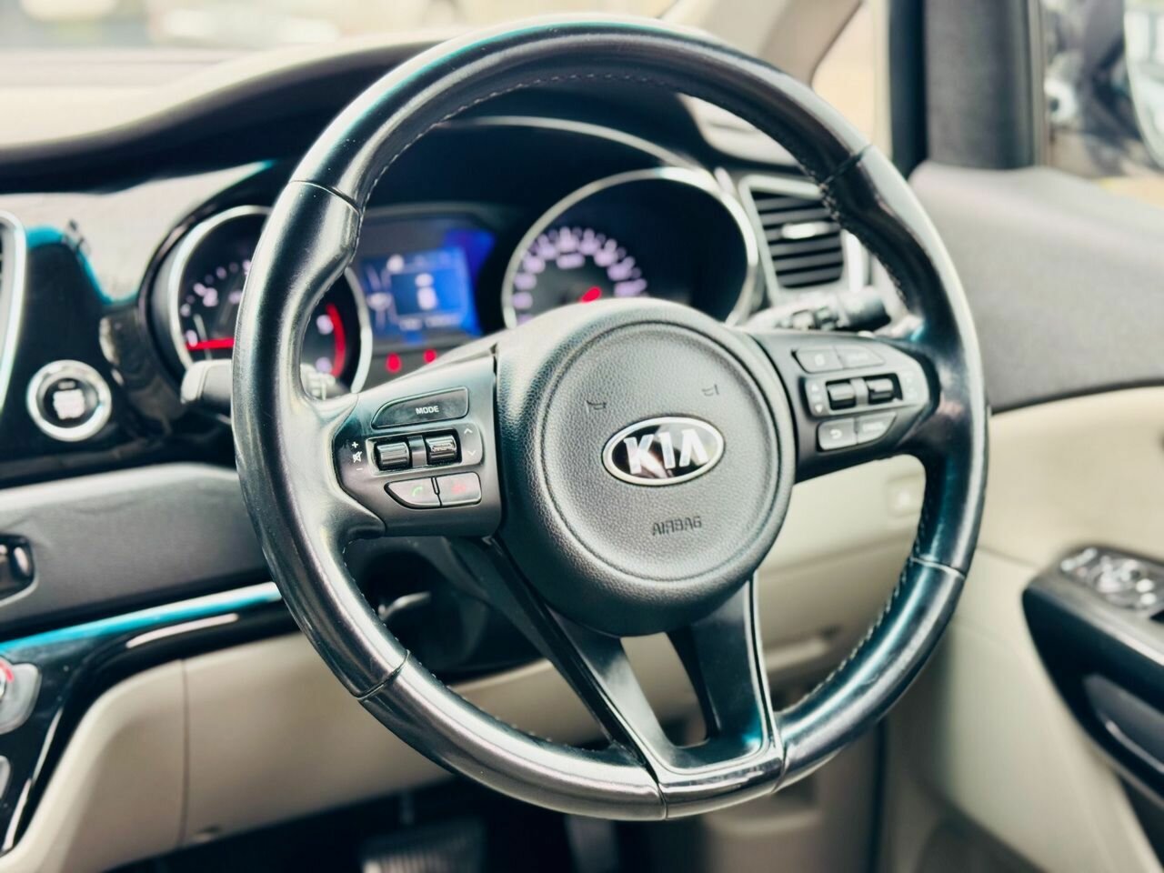 2017 KIA CARNIVAL SLI YP MY17 AUTOMATIC 4D WAGON