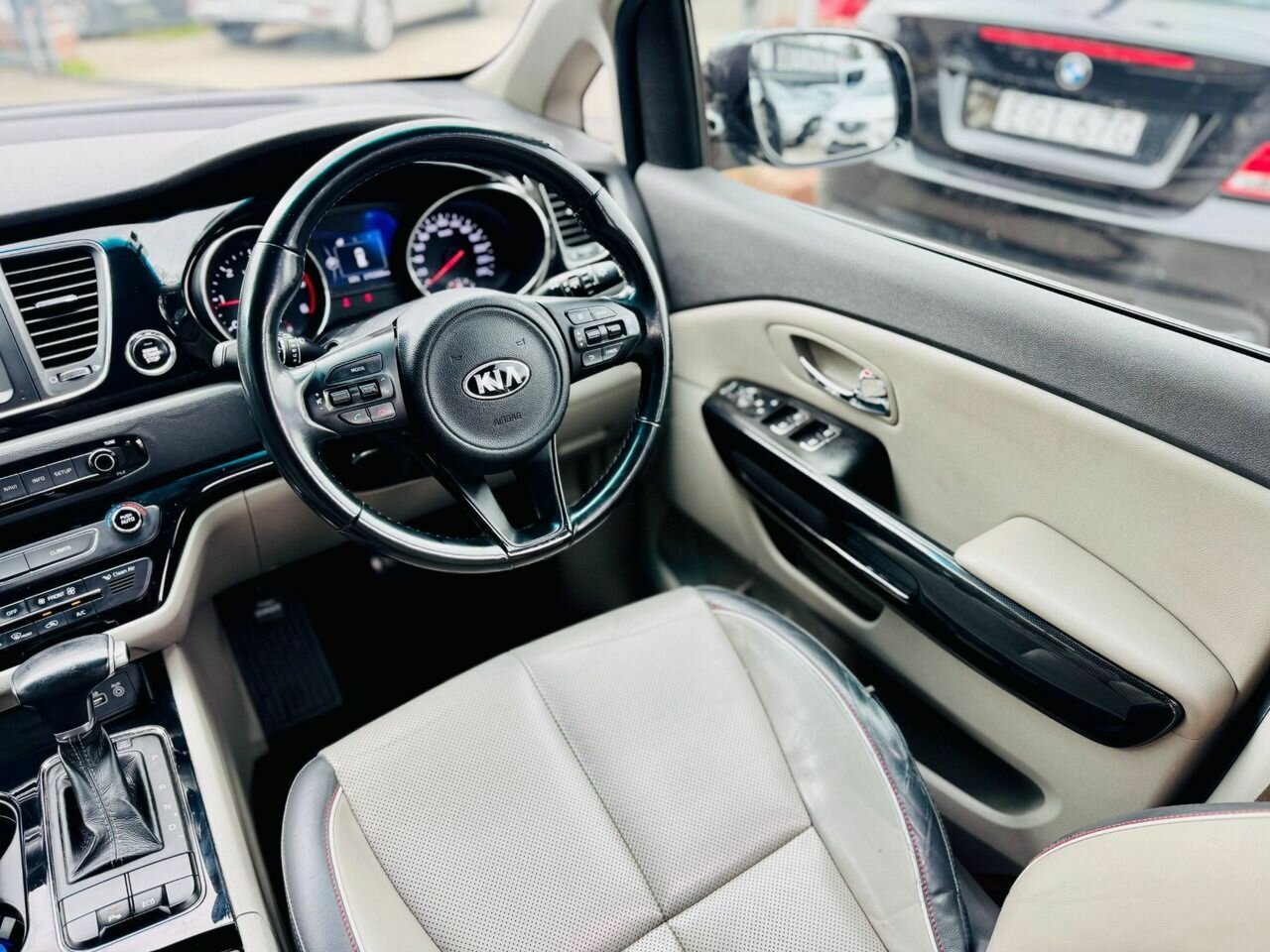 2017 KIA CARNIVAL SLI YP MY17 AUTOMATIC 4D WAGON