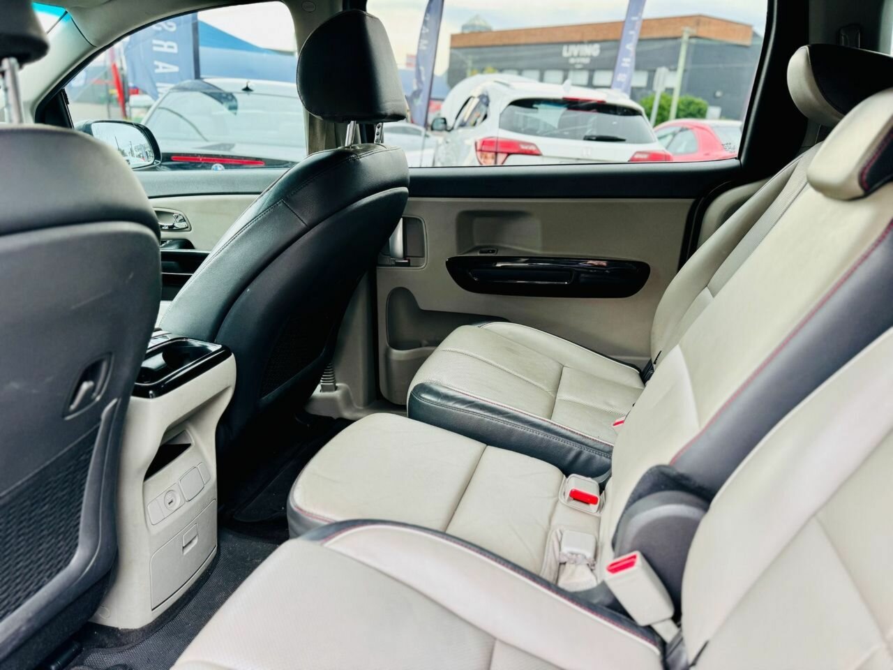 2017 KIA CARNIVAL SLI YP MY17 AUTOMATIC 4D WAGON