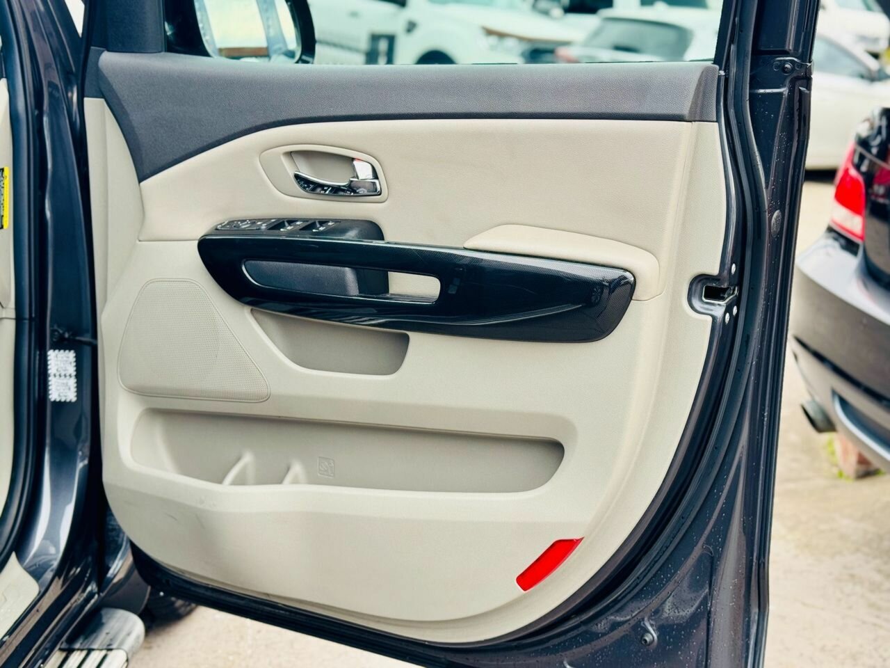 2017 KIA CARNIVAL SLI YP MY17 AUTOMATIC 4D WAGON