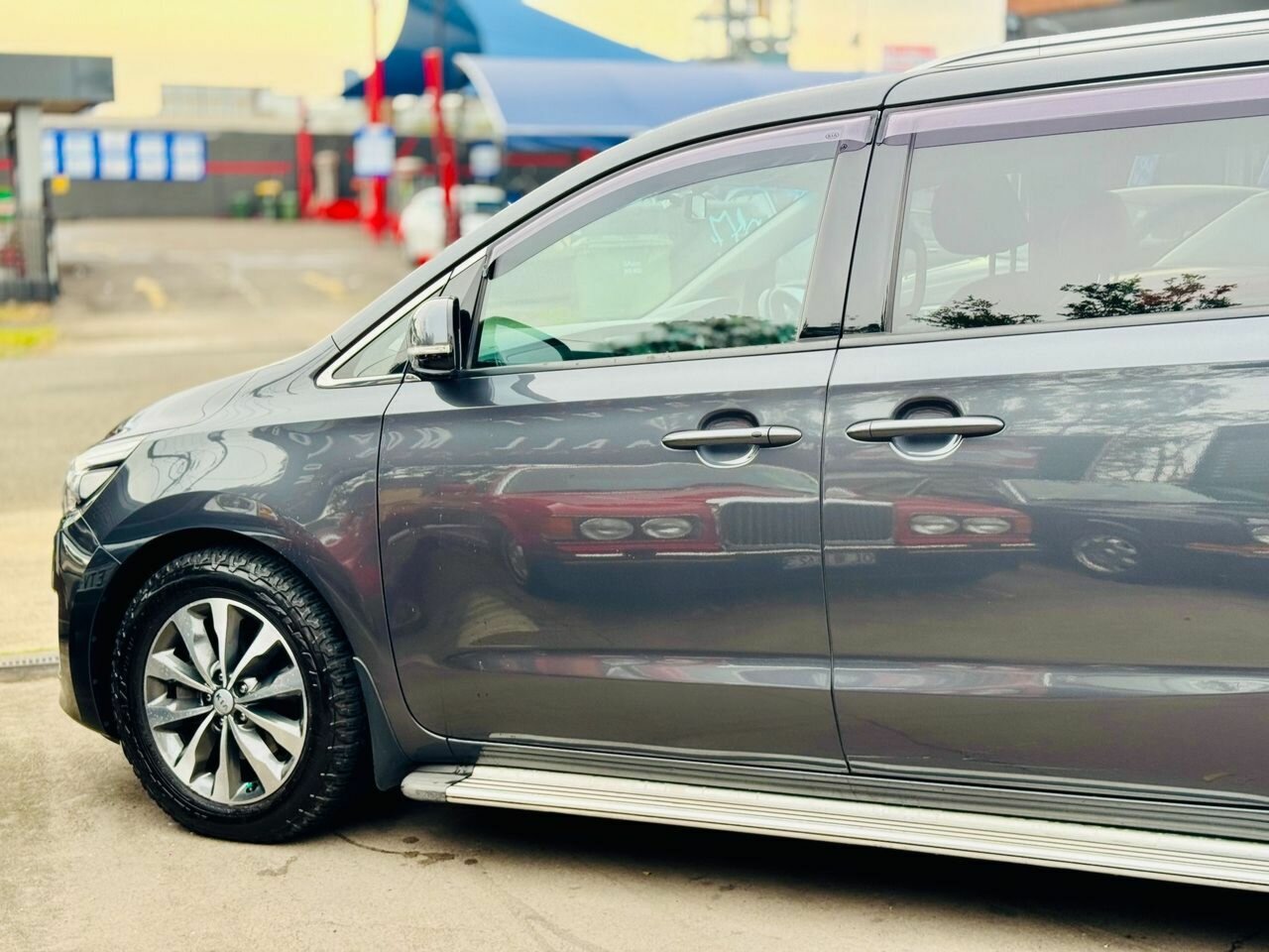 2017 KIA CARNIVAL SLI YP MY17 AUTOMATIC 4D WAGON