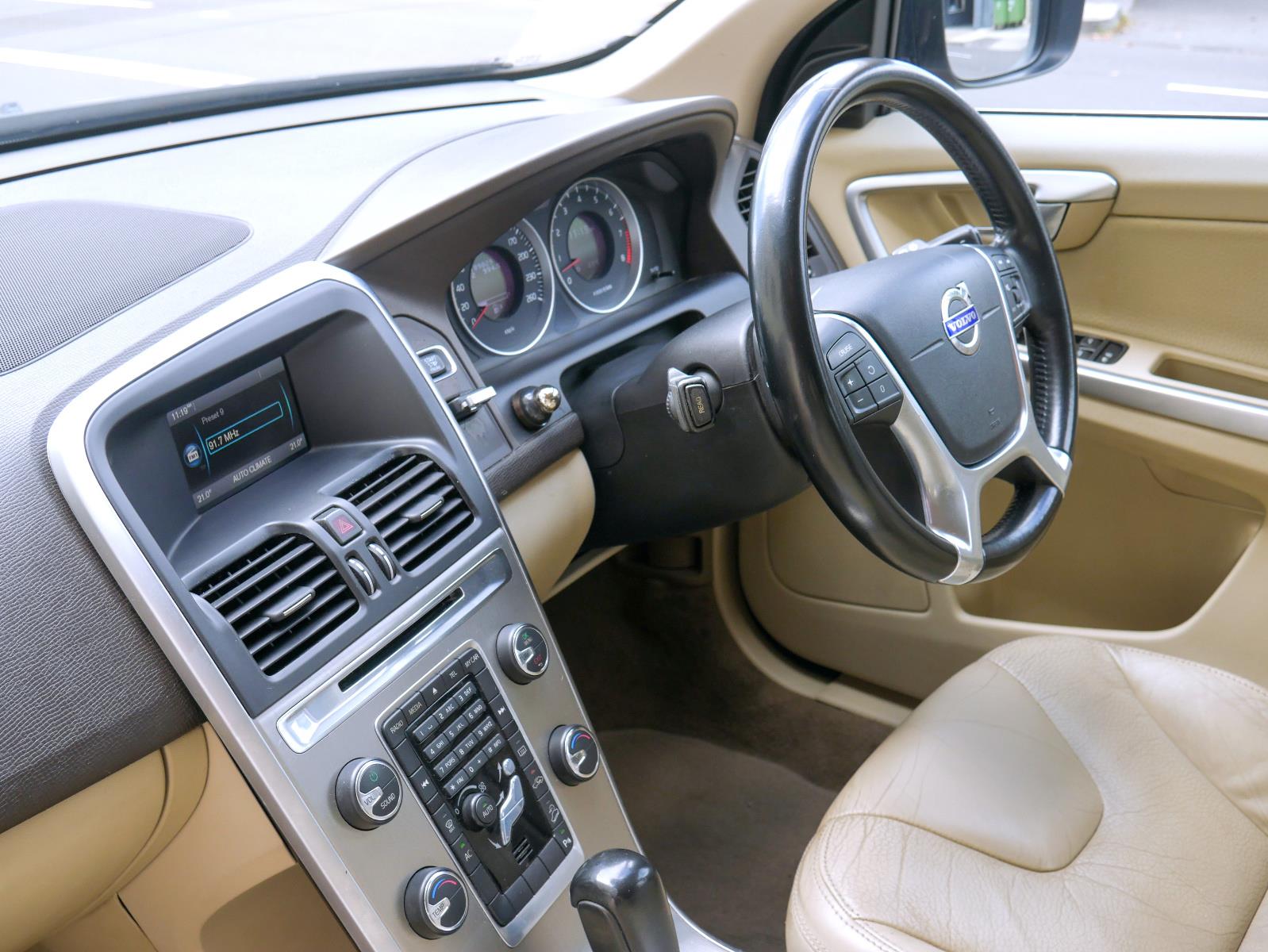 2011 VOLVO XC60 DZ MY11 3.2 6 SP AUTOMATIC GEARTRONIC 4D WAGON