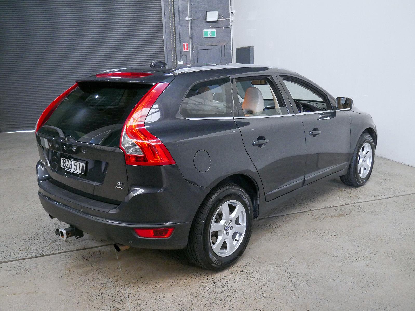 2011 VOLVO XC60 DZ MY11 3.2 6 SP AUTOMATIC GEARTRONIC 4D WAGON