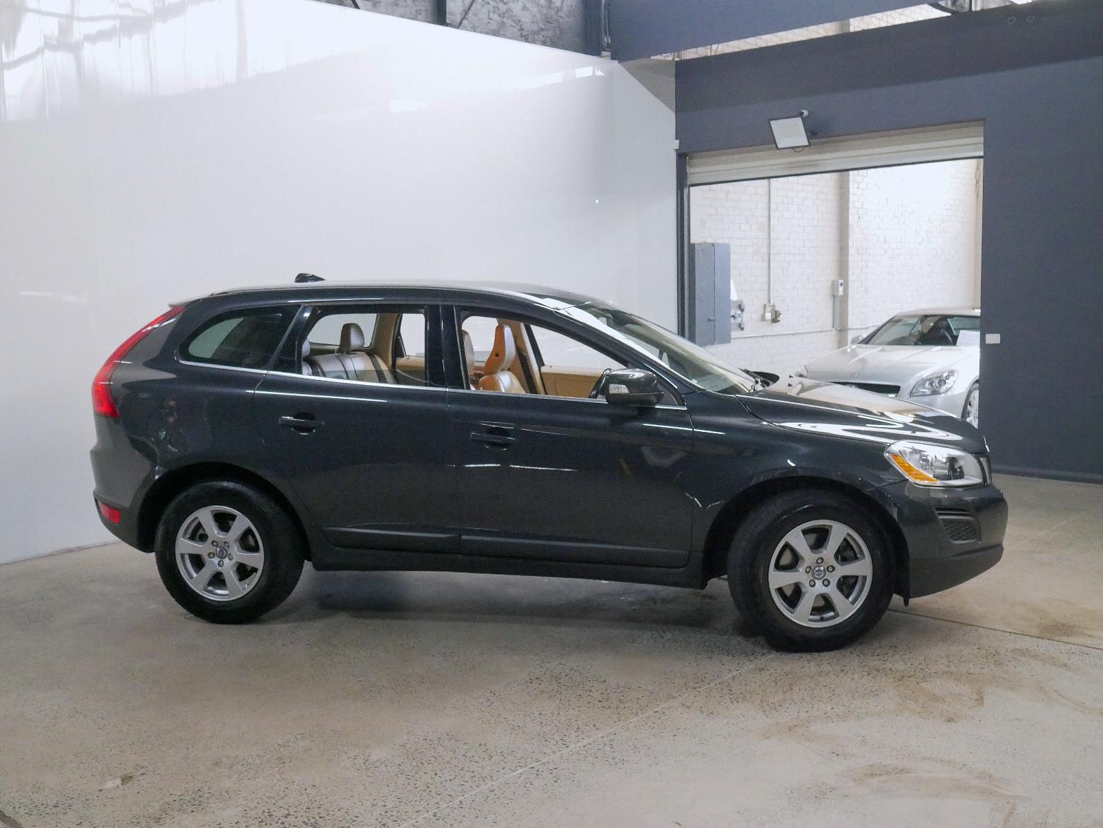 2011 VOLVO XC60 DZ MY11 3.2 6 SP AUTOMATIC GEARTRONIC 4D WAGON