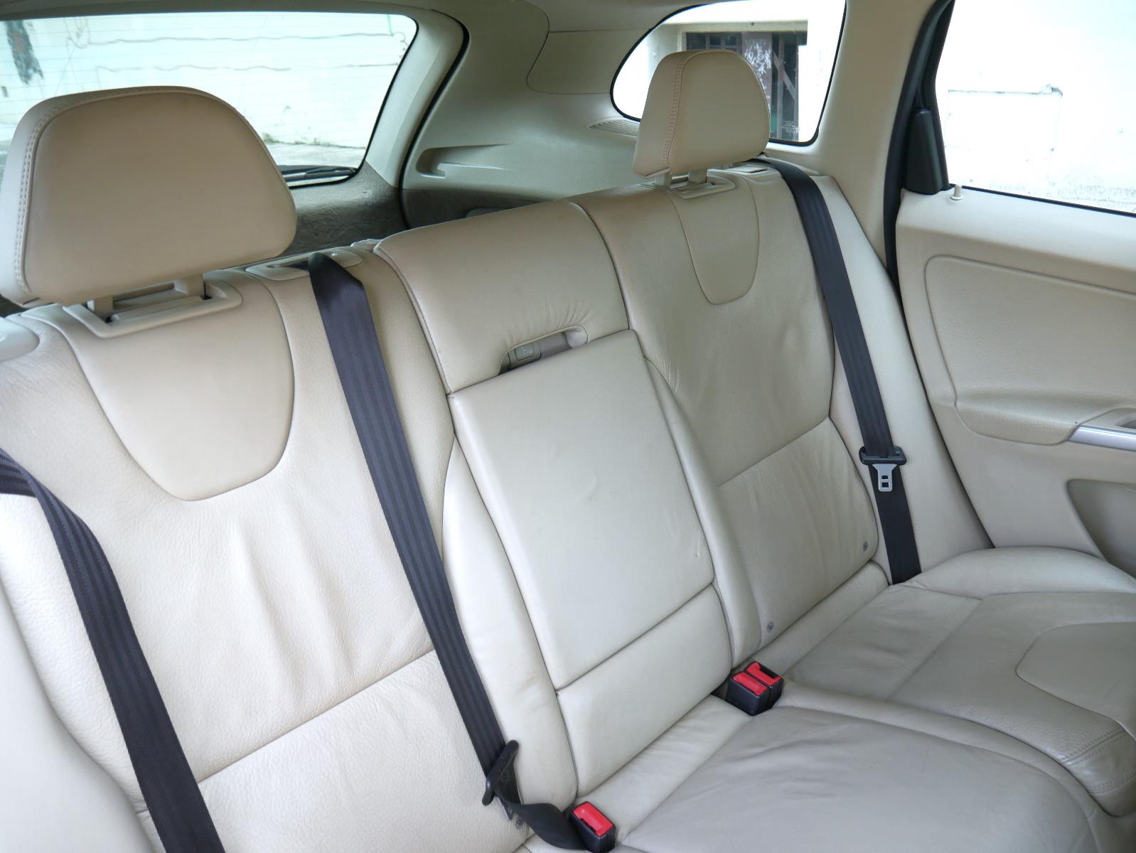 2011 VOLVO XC60 DZ MY11 3.2 6 SP AUTOMATIC GEARTRONIC 4D WAGON