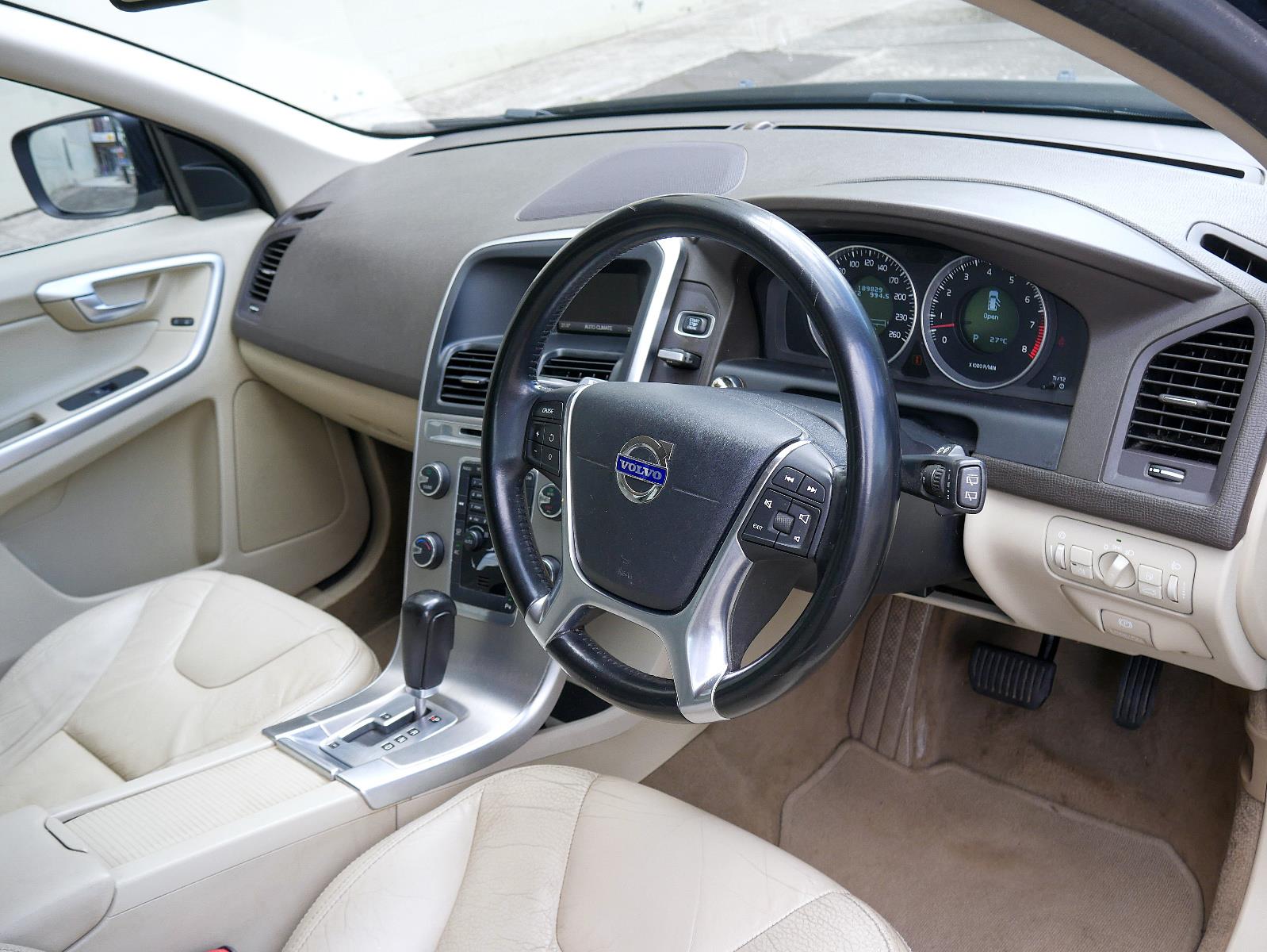 2011 VOLVO XC60 DZ MY11 3.2 6 SP AUTOMATIC GEARTRONIC 4D WAGON