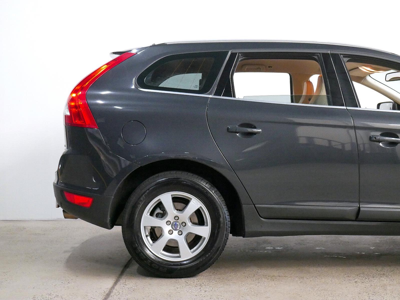 2011 VOLVO XC60 DZ MY11 3.2 6 SP AUTOMATIC GEARTRONIC 4D WAGON