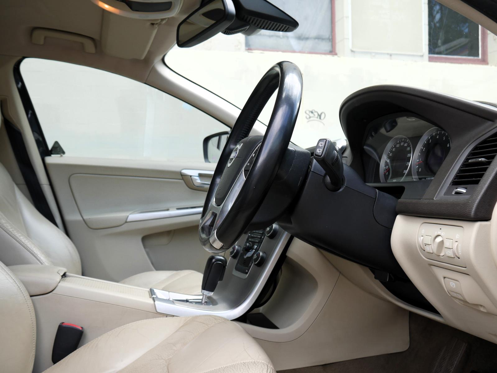 2011 VOLVO XC60 DZ MY11 3.2 6 SP AUTOMATIC GEARTRONIC 4D WAGON