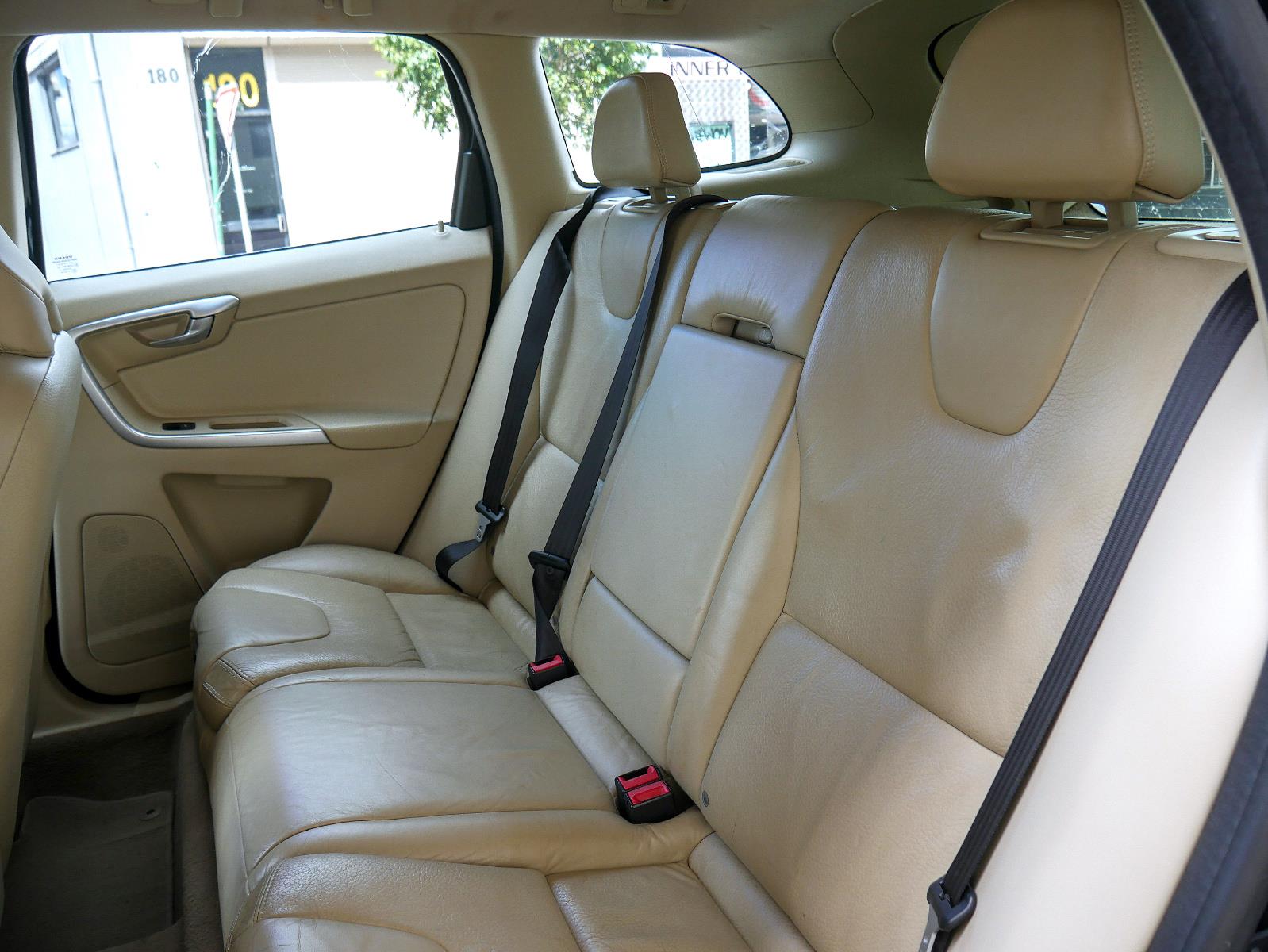 2011 VOLVO XC60 DZ MY11 3.2 6 SP AUTOMATIC GEARTRONIC 4D WAGON