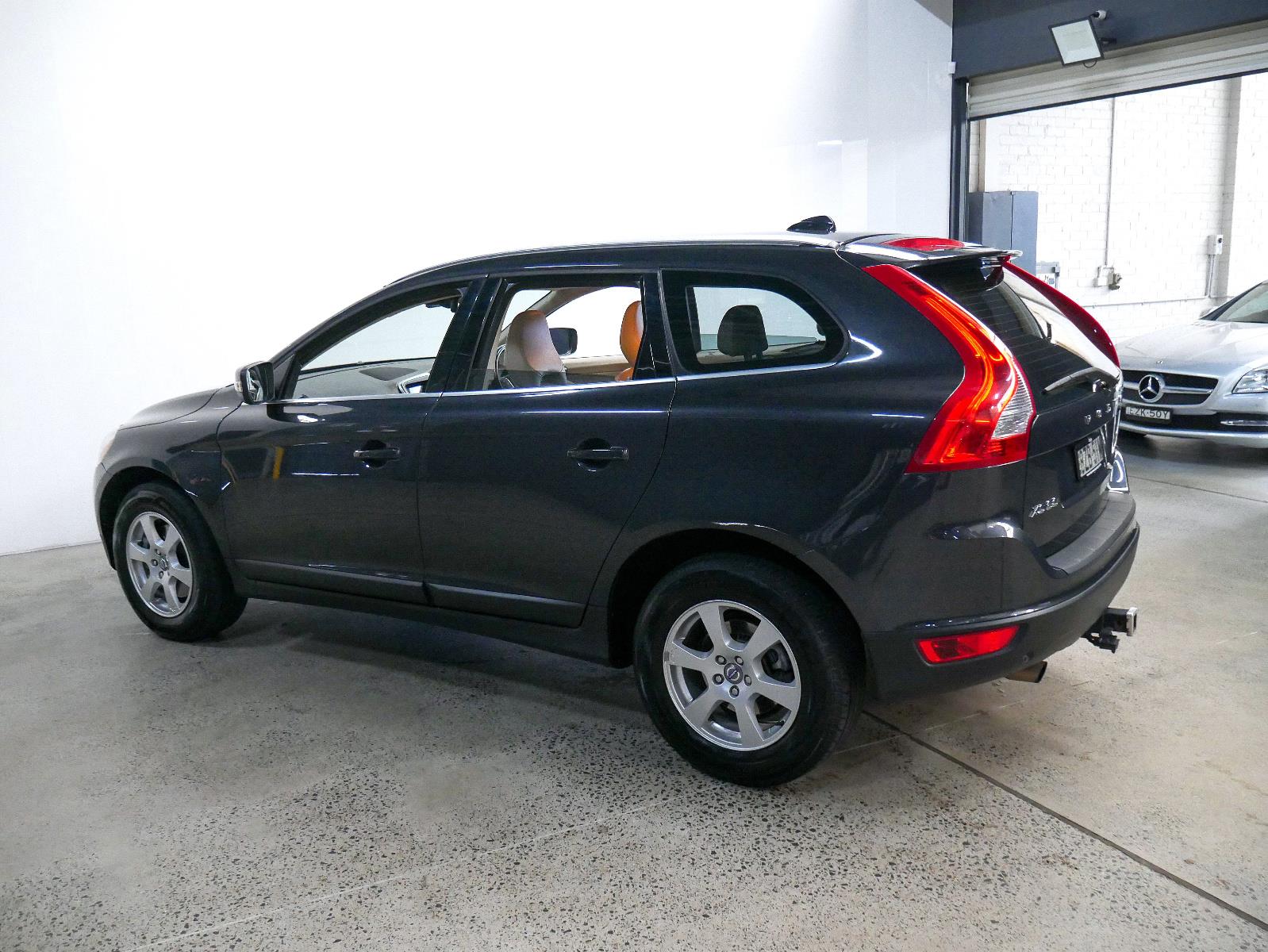 2011 VOLVO XC60 DZ MY11 3.2 6 SP AUTOMATIC GEARTRONIC 4D WAGON