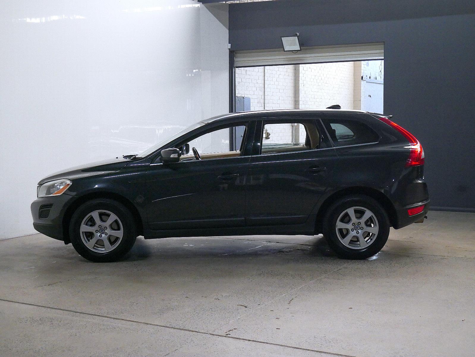 2011 VOLVO XC60 DZ MY11 3.2 6 SP AUTOMATIC GEARTRONIC 4D WAGON