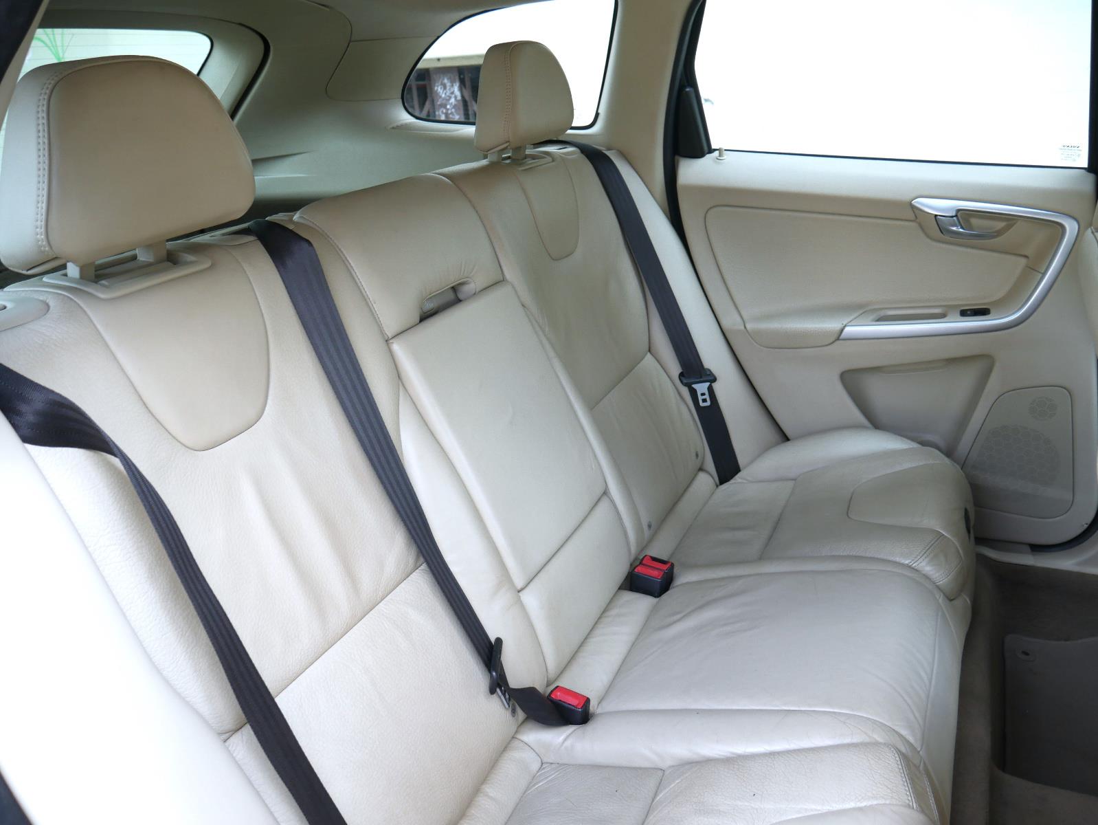 2011 VOLVO XC60 DZ MY11 3.2 6 SP AUTOMATIC GEARTRONIC 4D WAGON