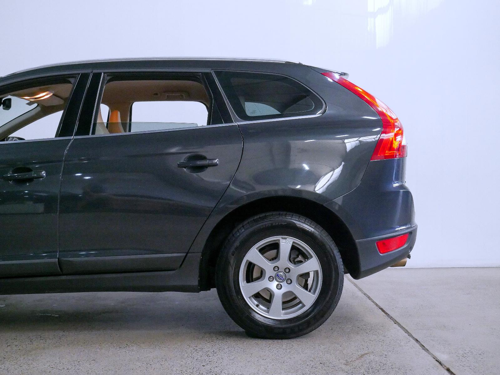 2011 VOLVO XC60 DZ MY11 3.2 6 SP AUTOMATIC GEARTRONIC 4D WAGON