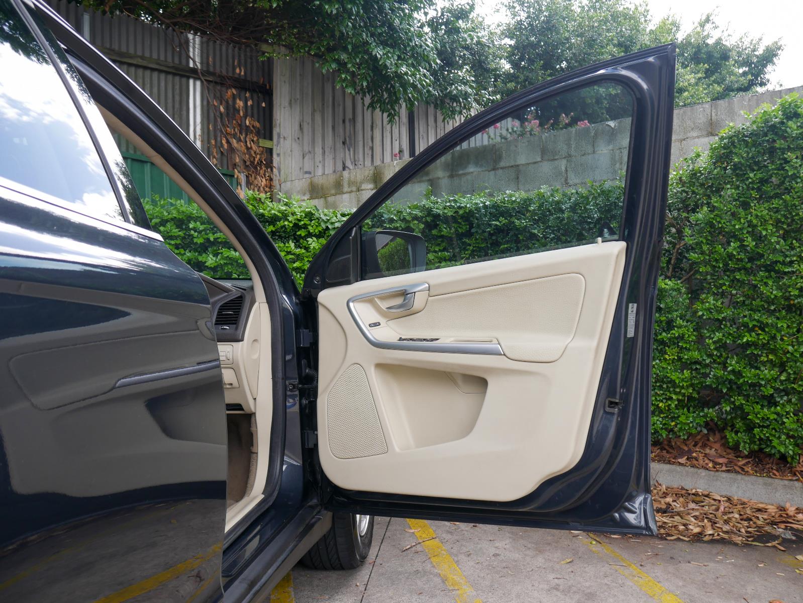 2011 VOLVO XC60 DZ MY11 3.2 6 SP AUTOMATIC GEARTRONIC 4D WAGON