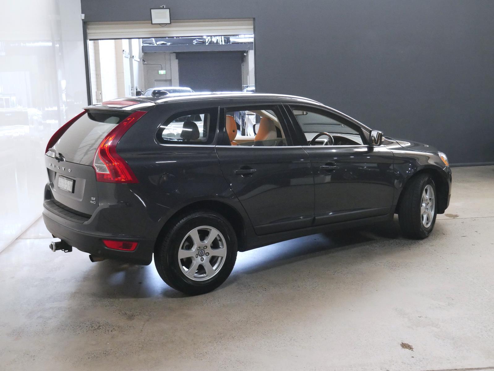 2011 VOLVO XC60 DZ MY11 3.2 6 SP AUTOMATIC GEARTRONIC 4D WAGON