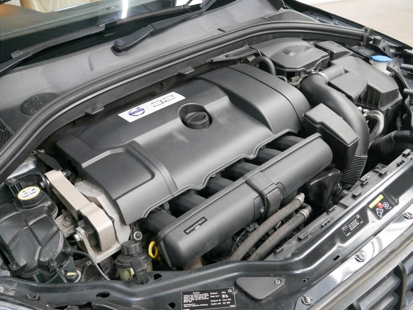 2011 VOLVO XC60 DZ MY11 3.2 6 SP AUTOMATIC GEARTRONIC 4D WAGON