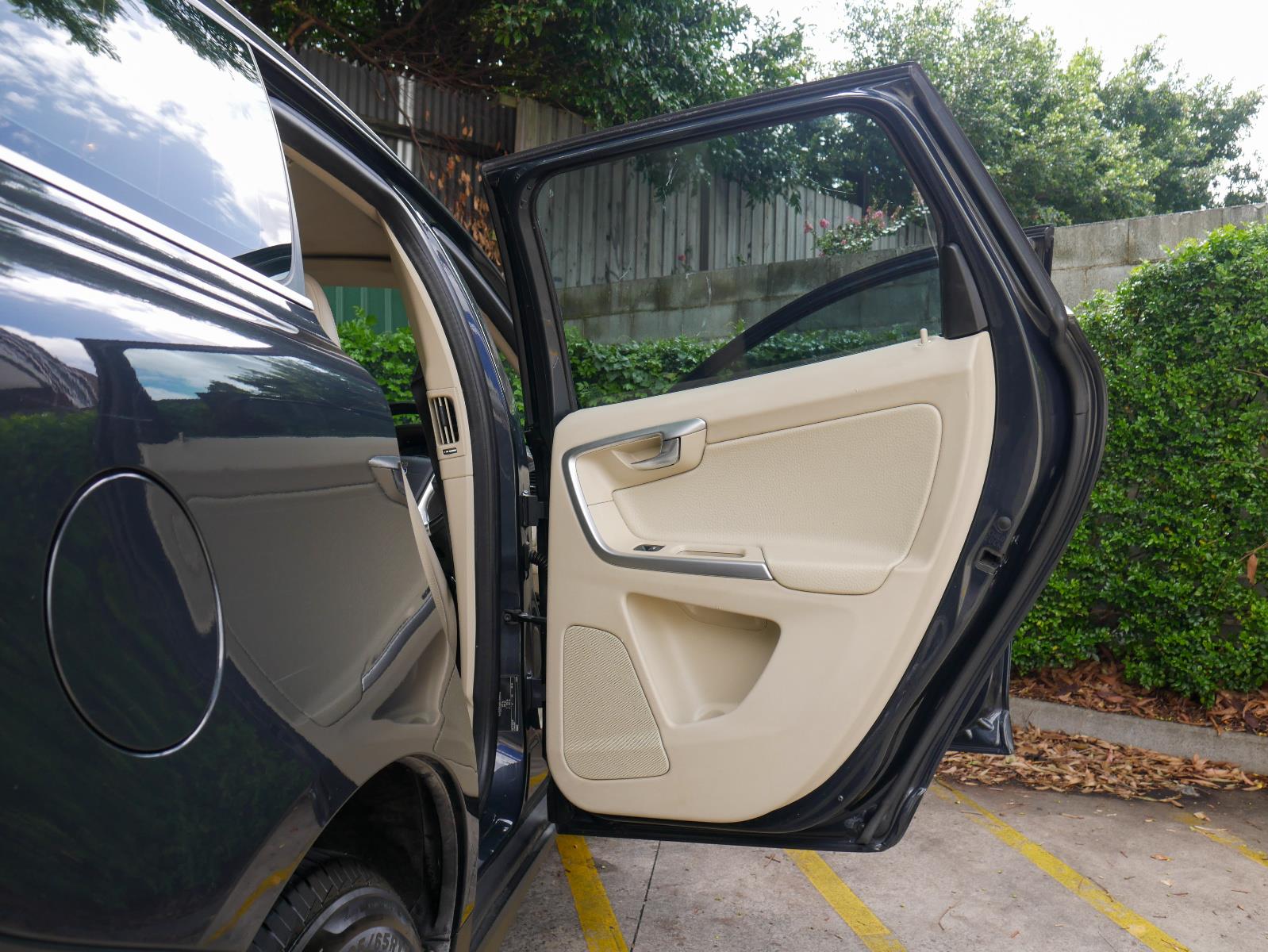 2011 VOLVO XC60 DZ MY11 3.2 6 SP AUTOMATIC GEARTRONIC 4D WAGON