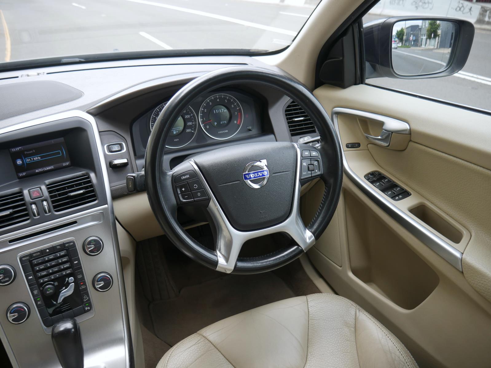 2011 VOLVO XC60 DZ MY11 3.2 6 SP AUTOMATIC GEARTRONIC 4D WAGON