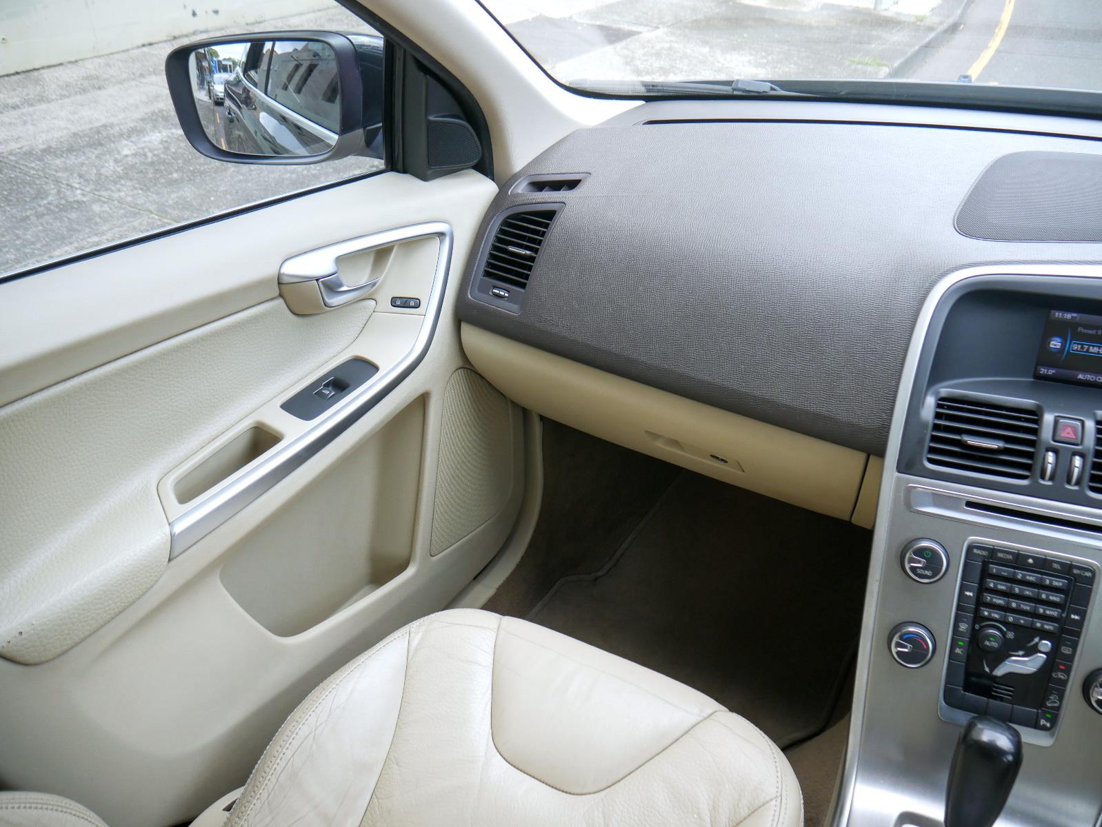 2011 VOLVO XC60 DZ MY11 3.2 6 SP AUTOMATIC GEARTRONIC 4D WAGON