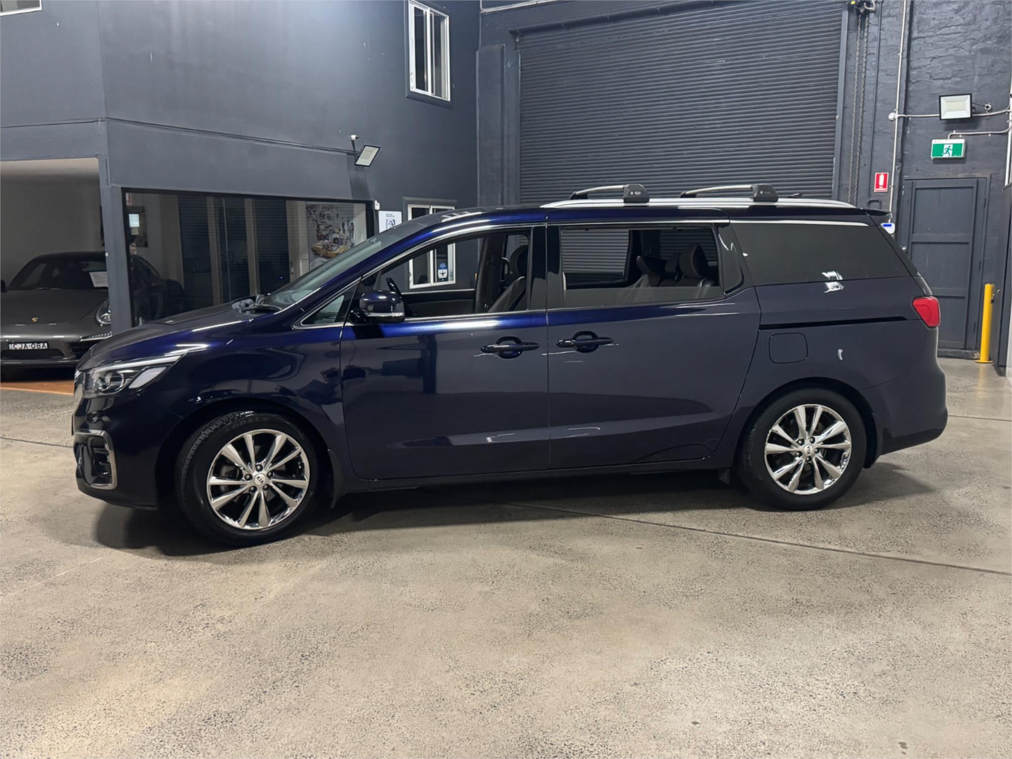 2018 KIA CARNIVAL YP PE MY19 PLATINUM 8 SP AUTOMATIC 4D WAGON