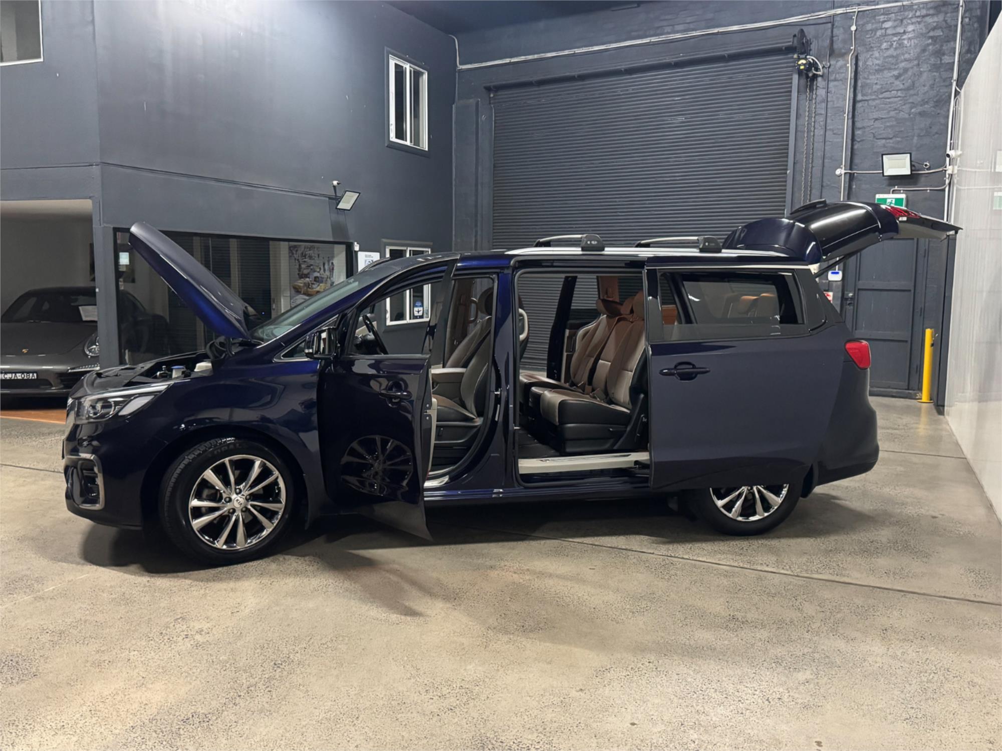 2018 KIA CARNIVAL YP PE MY19 PLATINUM 8 SP AUTOMATIC 4D WAGON