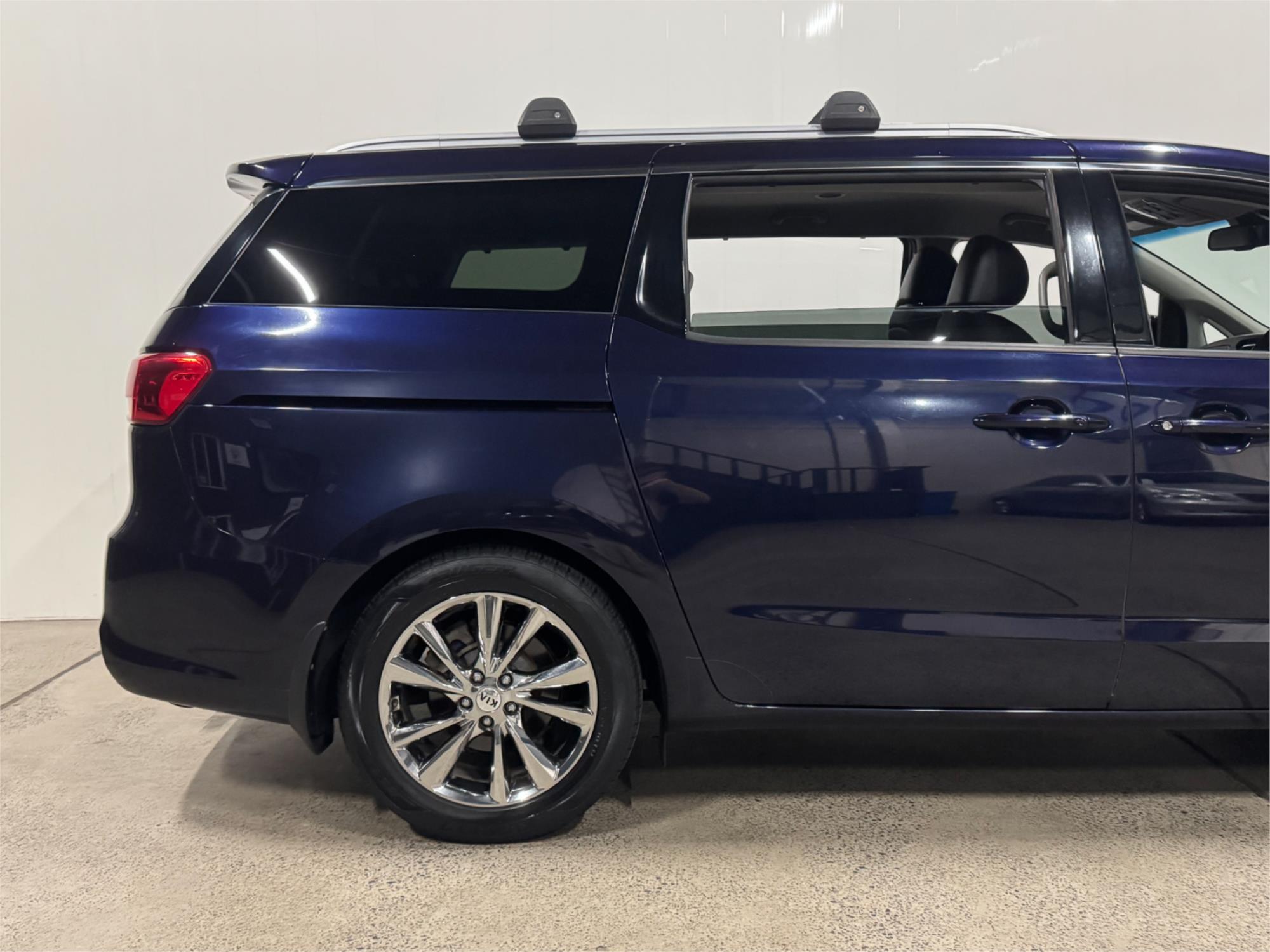 2018 KIA CARNIVAL YP PE MY19 PLATINUM 8 SP AUTOMATIC 4D WAGON