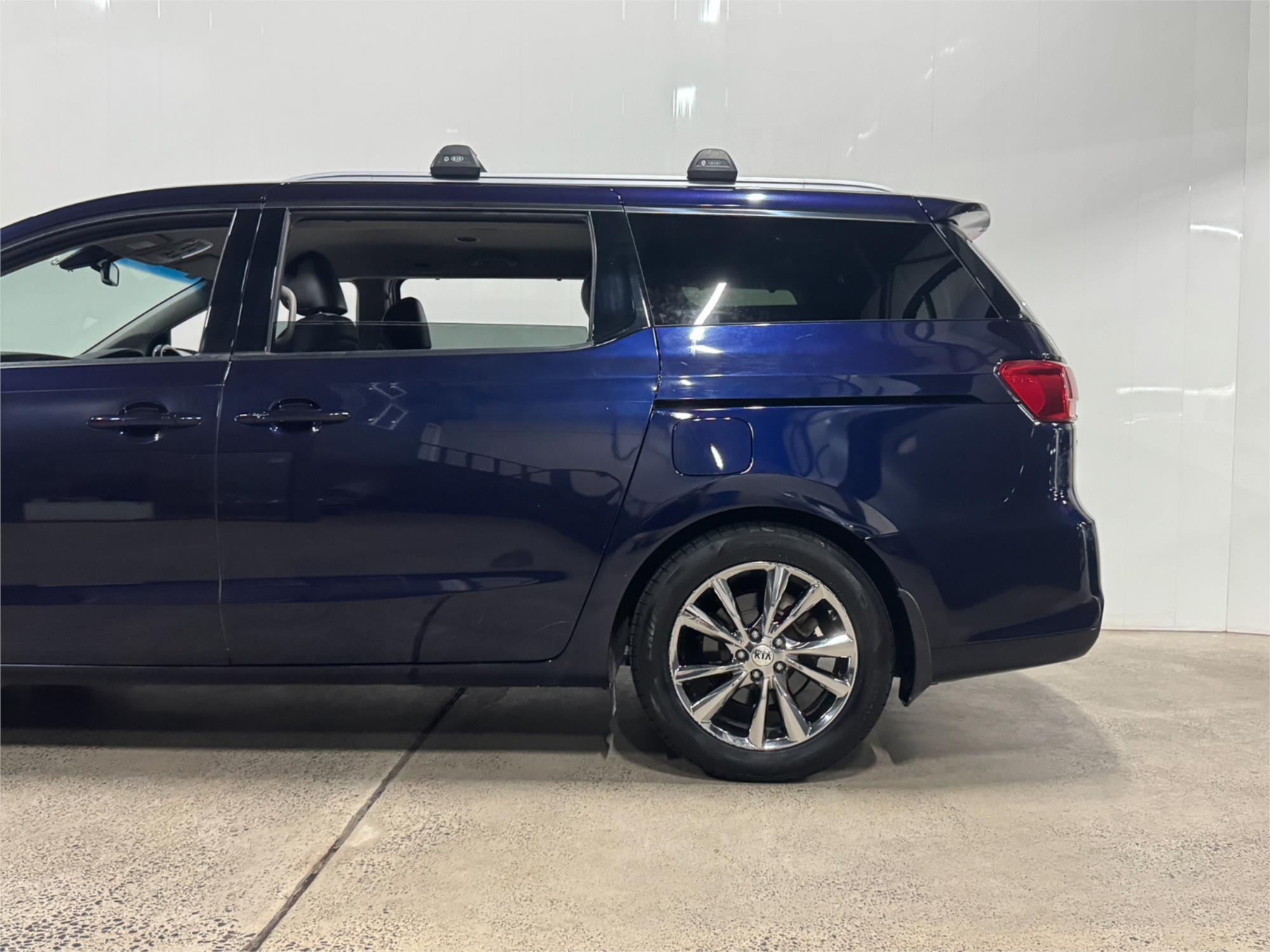 2018 KIA CARNIVAL YP PE MY19 PLATINUM 8 SP AUTOMATIC 4D WAGON