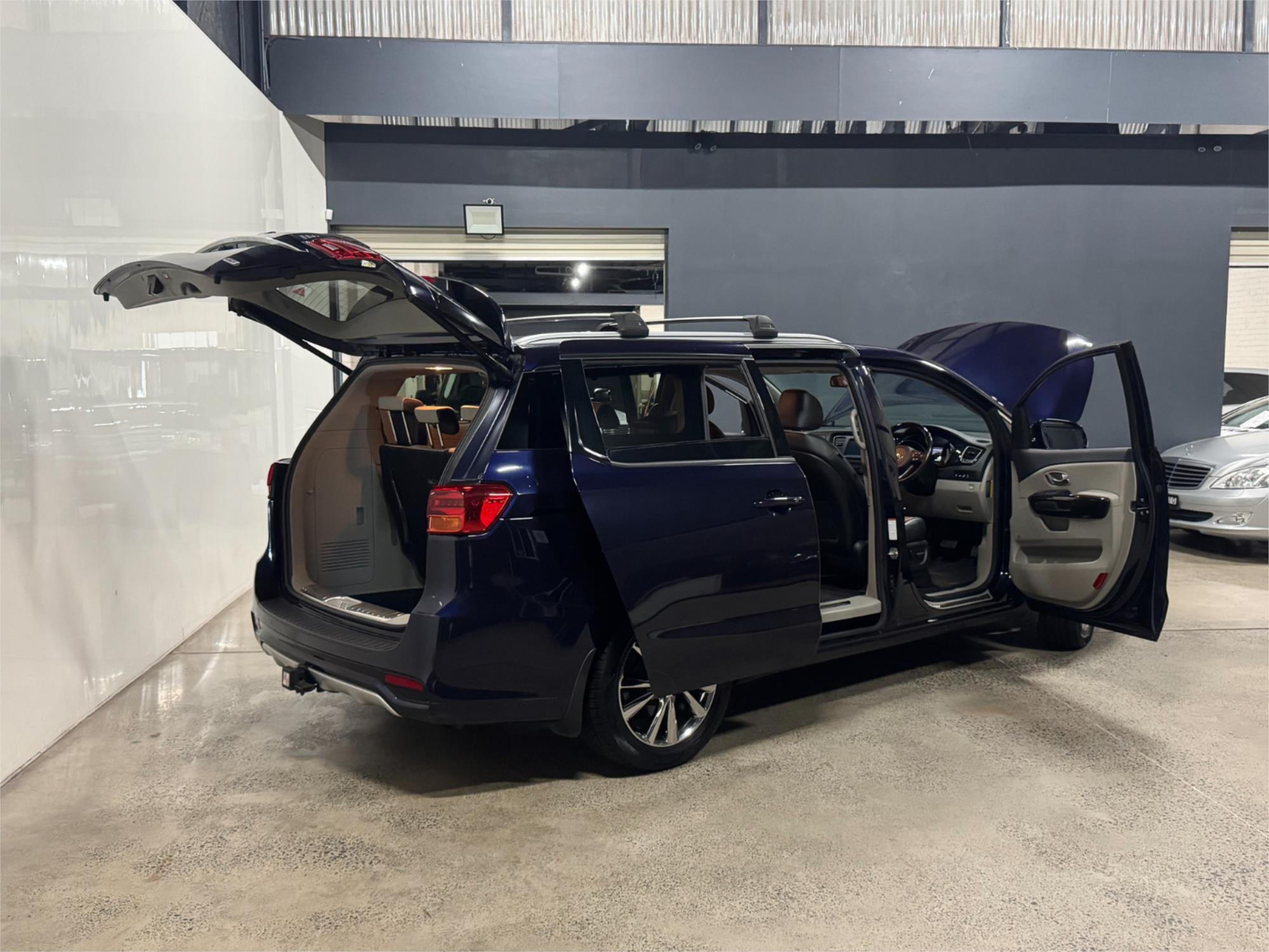 2018 KIA CARNIVAL YP PE MY19 PLATINUM 8 SP AUTOMATIC 4D WAGON