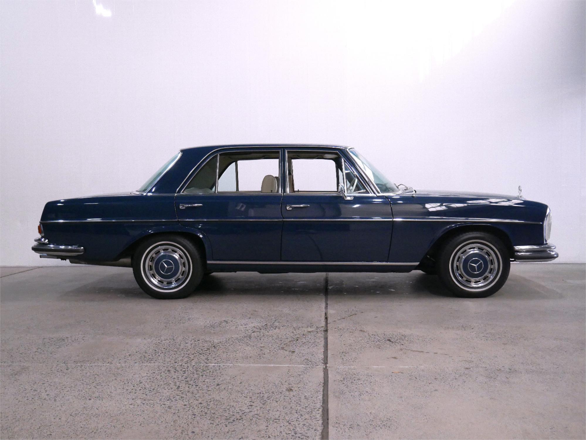 1970 MERCEDES-BENZ 280 SE 3 SP AUTOMATIC 4D SEDAN