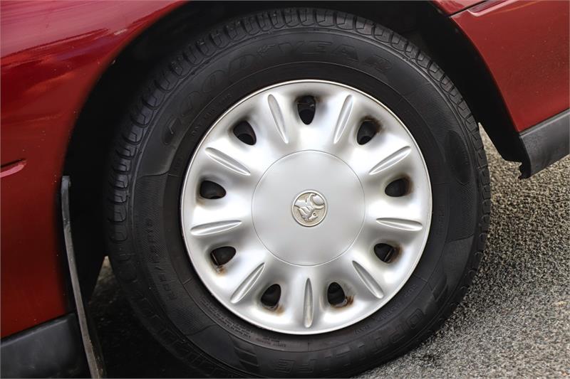 1998 HOLDEN COMMODORE VT EXECUTIVE AUTOMATIC SEDAN