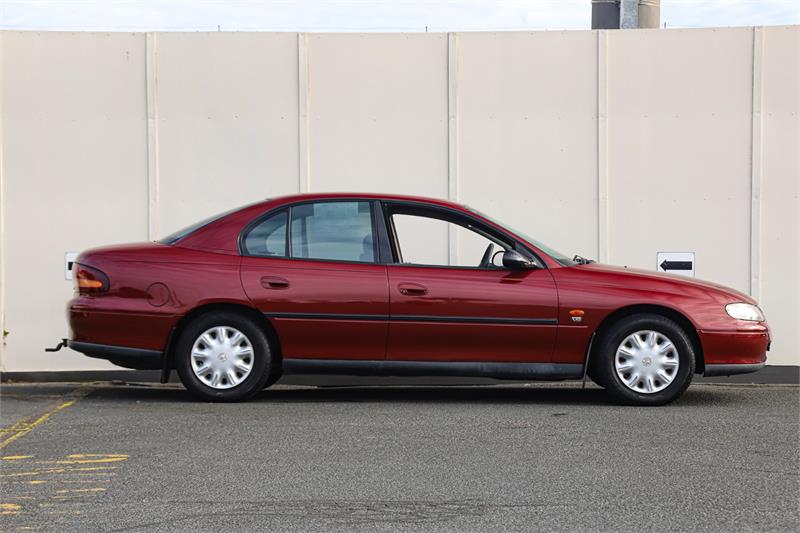 1998 HOLDEN COMMODORE VT EXECUTIVE AUTOMATIC SEDAN