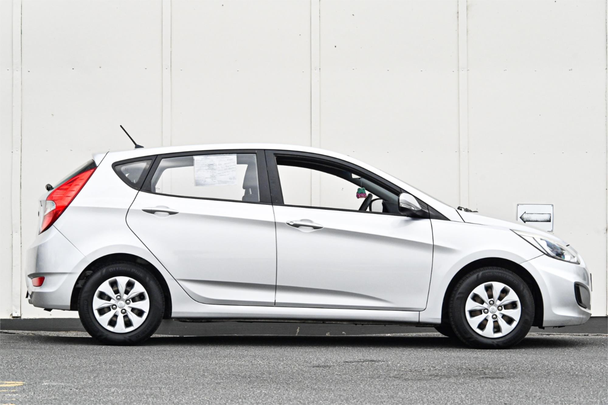 2016 HYUNDAI ACCENT RB4 MY17 ACTIVE CVT AUTO 6 SPEED 5D HATCHBACK