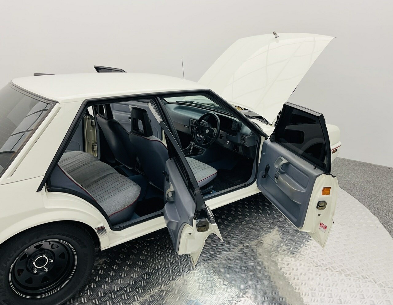 1985 FORD FALCON XF S-PACK 3 SP AUTOMATIC 4D SEDAN