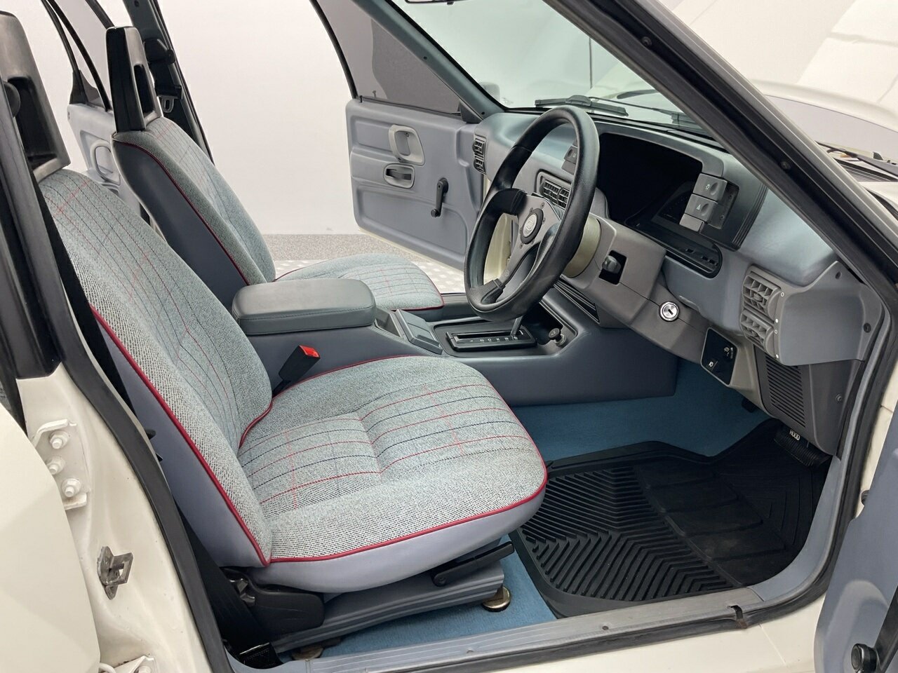 1985 FORD FALCON XF S-PACK 3 SP AUTOMATIC 4D SEDAN