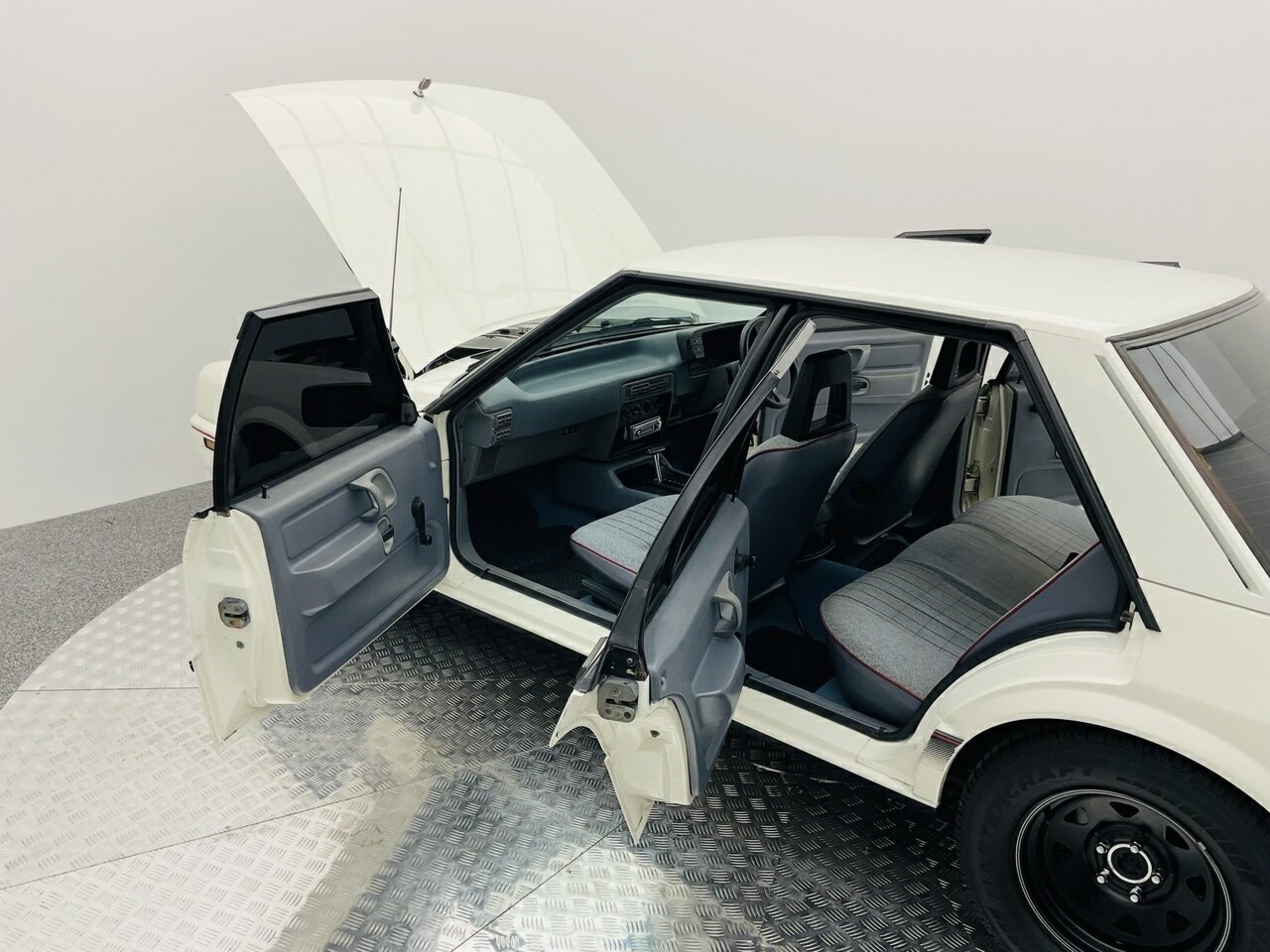 1985 FORD FALCON XF S-PACK 3 SP AUTOMATIC 4D SEDAN