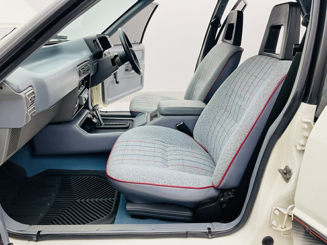 1985 FORD FALCON XF S-PACK 3 SP AUTOMATIC 4D SEDAN