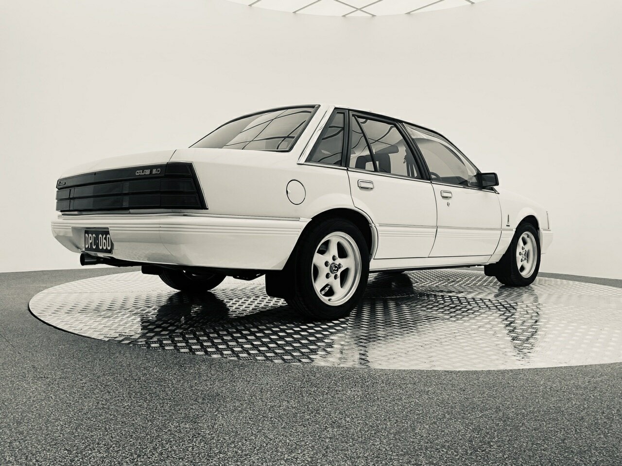 1985 HOLDEN COMMODORE VK CALAIS 333 PACK 3 SP AUTOMATIC 4D SEDAN