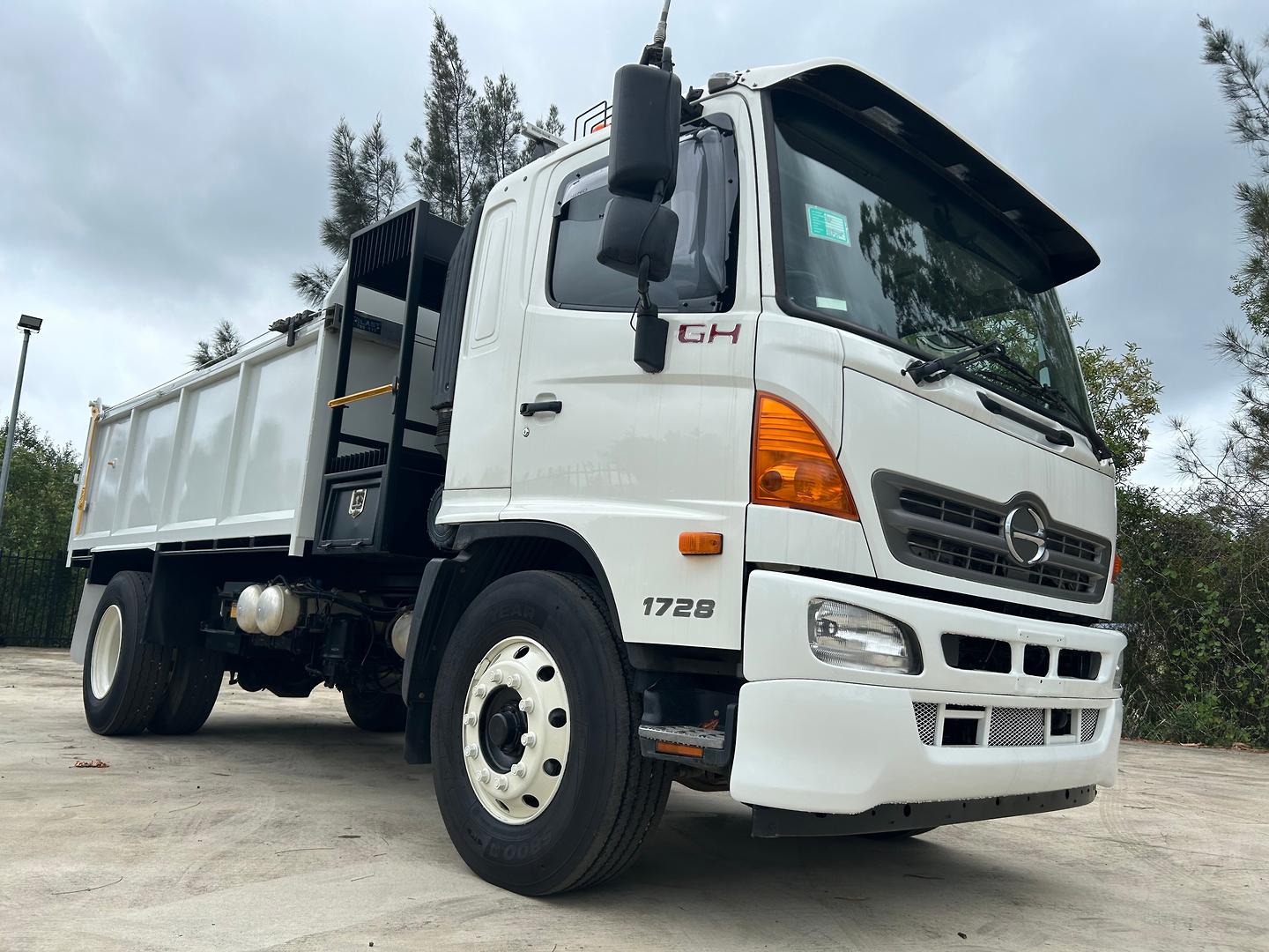 2015 HINO 500 GH8J GH1728 NINE AIR MWB 9 SP MANUAL C/CHAS