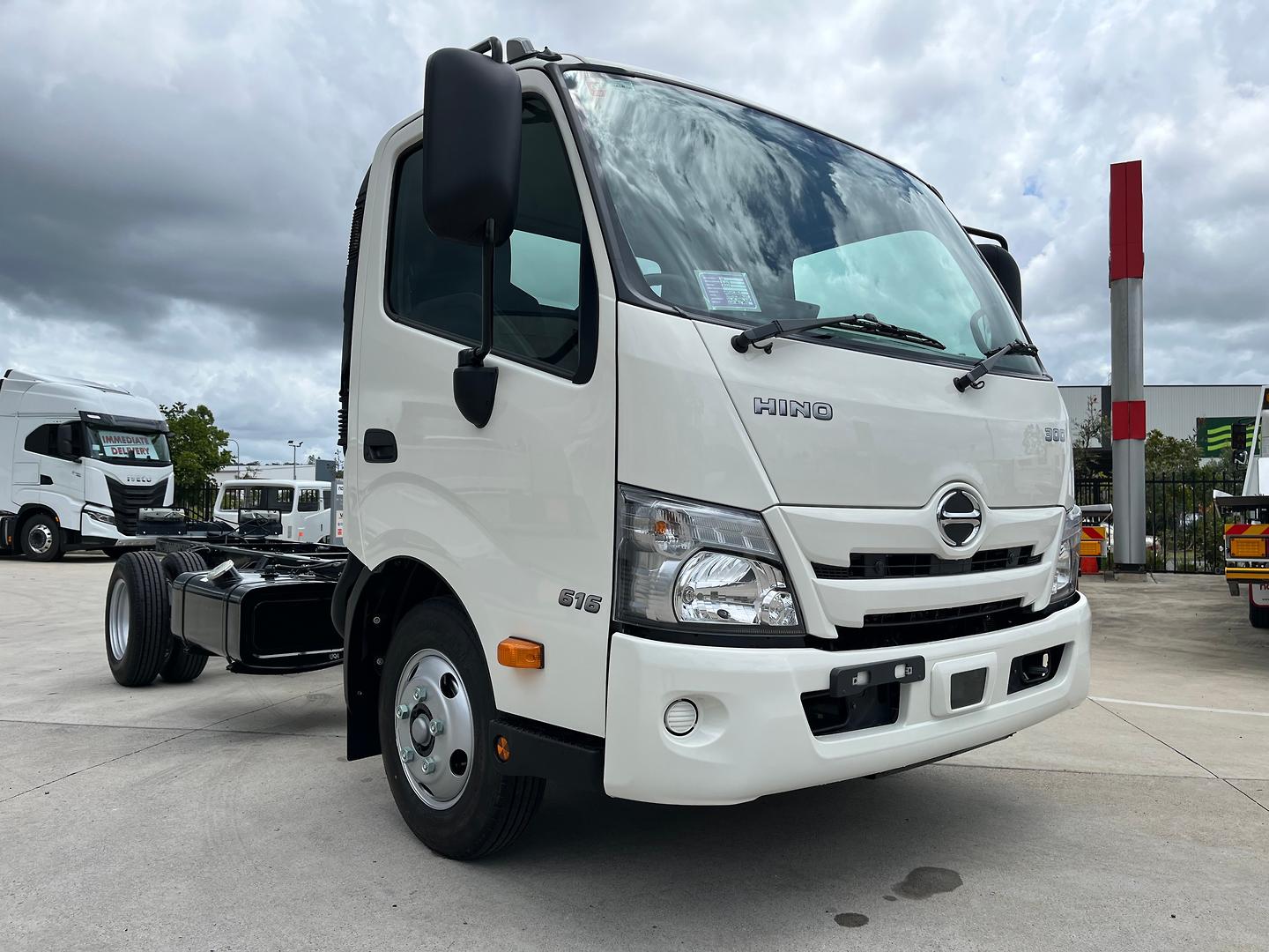 2025 HINO 300 616 3430WB 6 SP AUTOMATIC C/CHAS