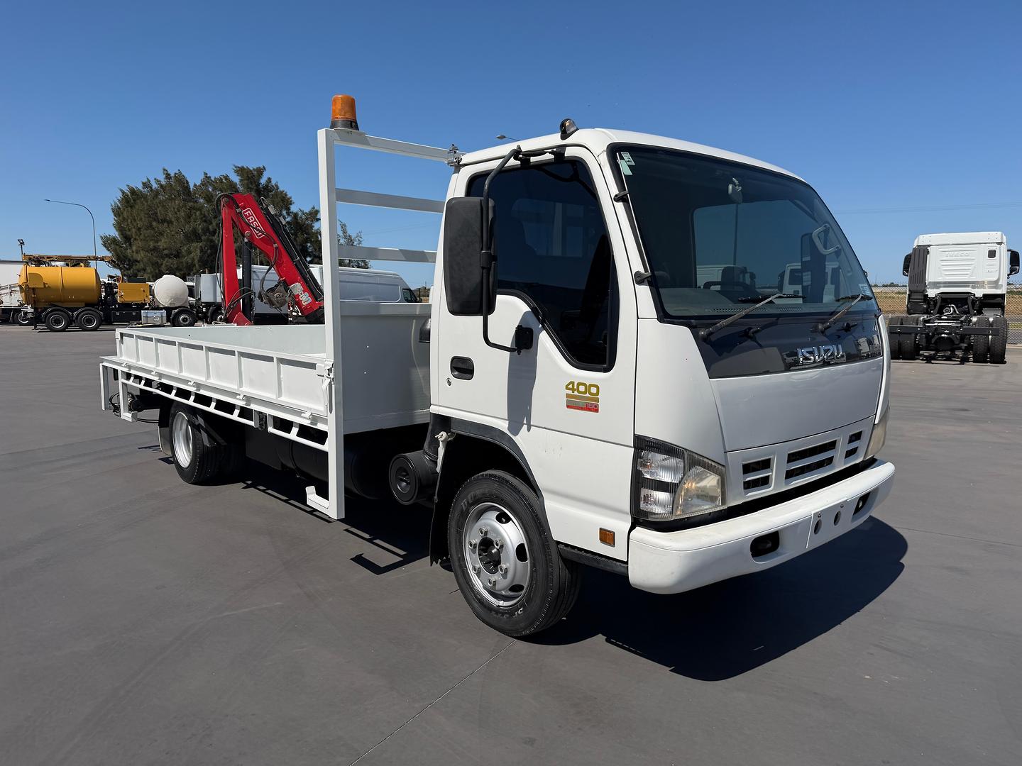 2005 ISUZU NPR 400 LONG MANUAL TRAY WITH CRANE