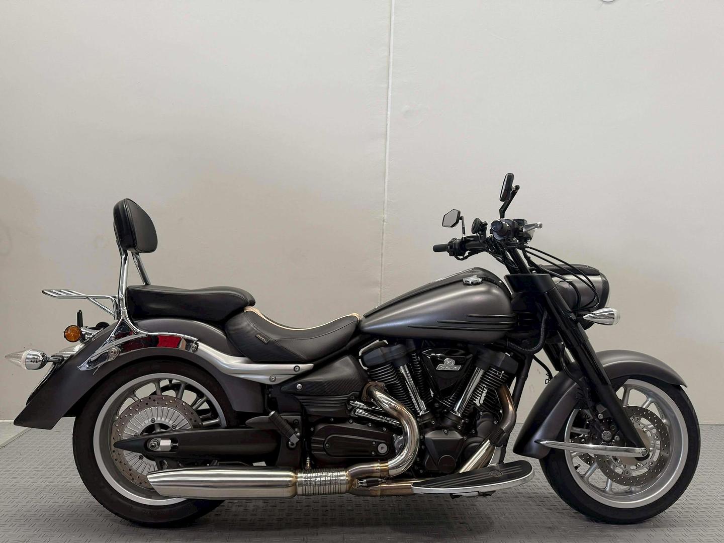 2013 YAMAHA ROADLINER (XV1900A) CRUISER