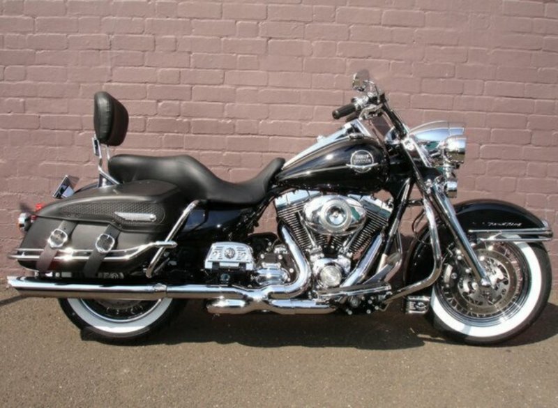 2009 HARLEY-DAVIDSON ROAD KING CLASSIC FLHRC 614064
