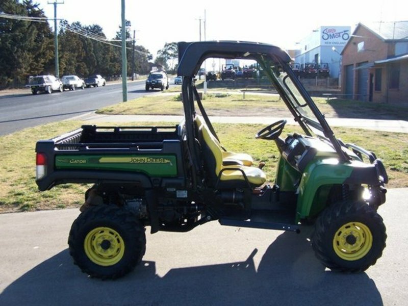 2012 JOHN DEERE Gator