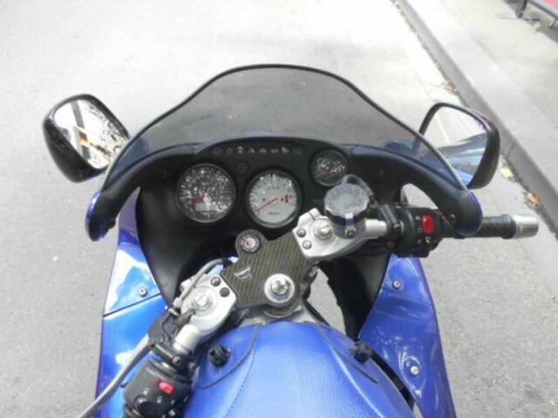 2000 TRIUMPH 955CC SPRINT ST