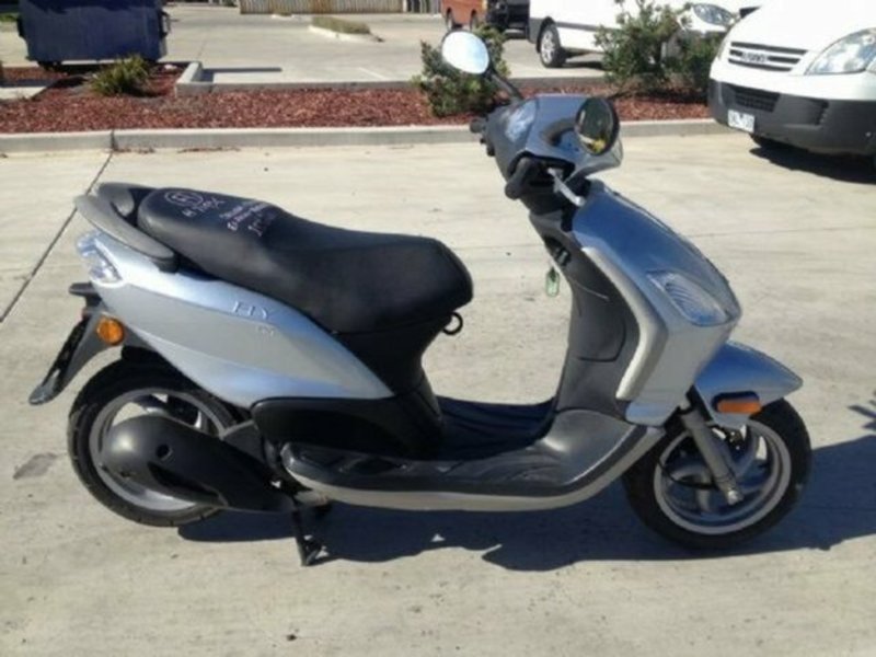 2010 PIAGGIO FLY 150 DAMAGED
